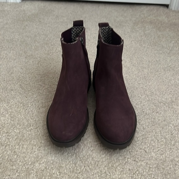 NEW Rockport Ryleigh‎ Grace Waterproof Ankle Boots Chelsea Style Plum Size 7 1/2 - Picture 2 of 13